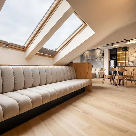 Nomadic Urban Premium