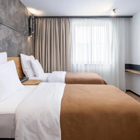 Nomadic Urban Premium