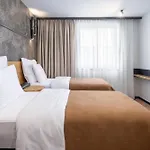 Nomadic Urban Premium
