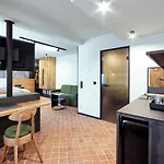 Nomadic Urban Premium كراكوفيا