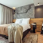 Nomadic Urban Premium كراكوفيا