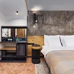 Nomadic Urban Premium
