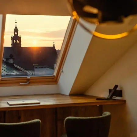 Nomadic Urban Premium