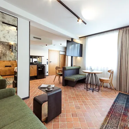 Nomadic Urban Premium 4*