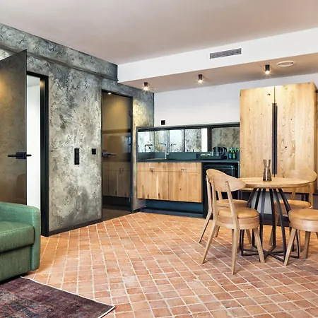 Nomadic Urban Premium Краков