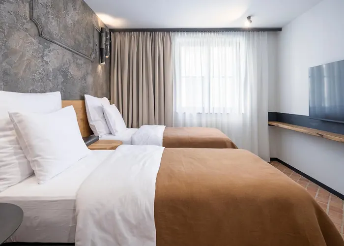 Nomadic Urban Premium