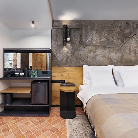 Nomadic Urban Premium