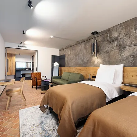 Nomadic Urban Premium 4*