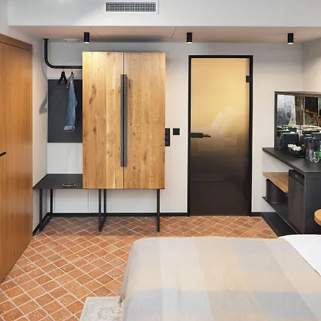 Nomadic Urban Premium 4*