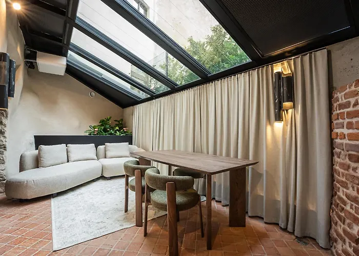 Nomadic Urban Premium